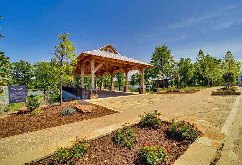 Charming Carlton Landing Home: Walk To Lake!