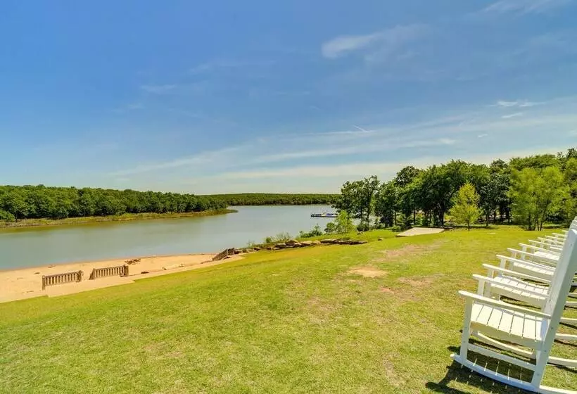 Charming Carlton Landing Home: Walk To Lake!