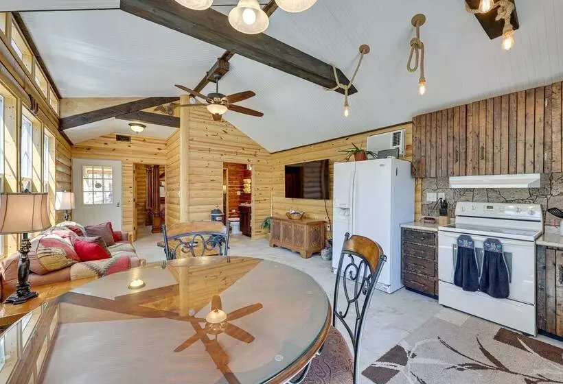 Cliffside Eureka Springs Cabin W/ Beaver Lake View