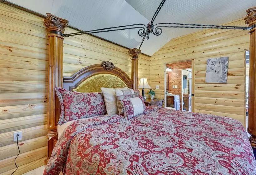 Cliffside Eureka Springs Cabin W/ Beaver Lake View