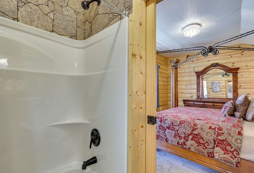 Cliffside Eureka Springs Cabin W/ Beaver Lake View