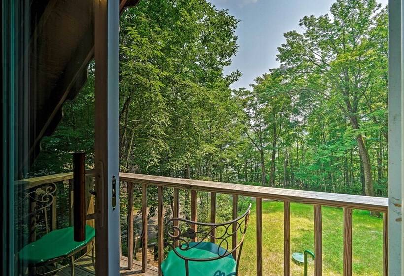 Cozy Treetop Hideaway Near Harriman Reservoir!