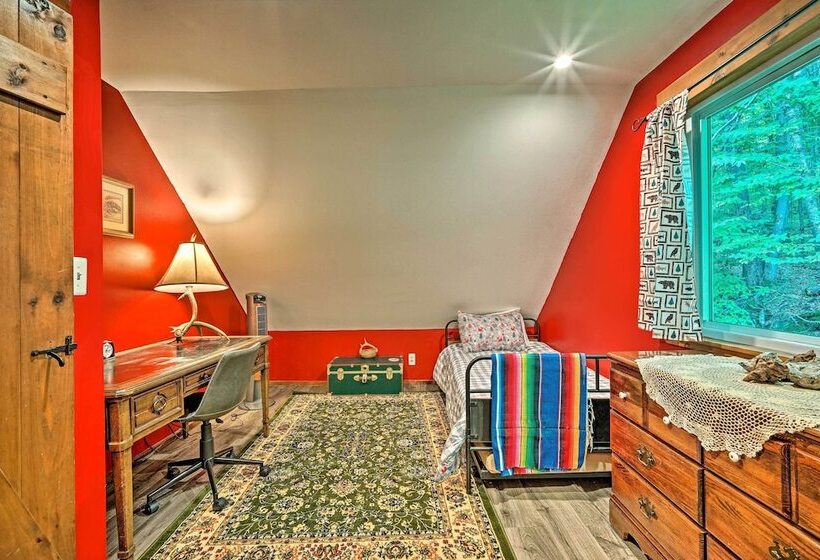 Cozy Treetop Hideaway Near Harriman Reservoir!