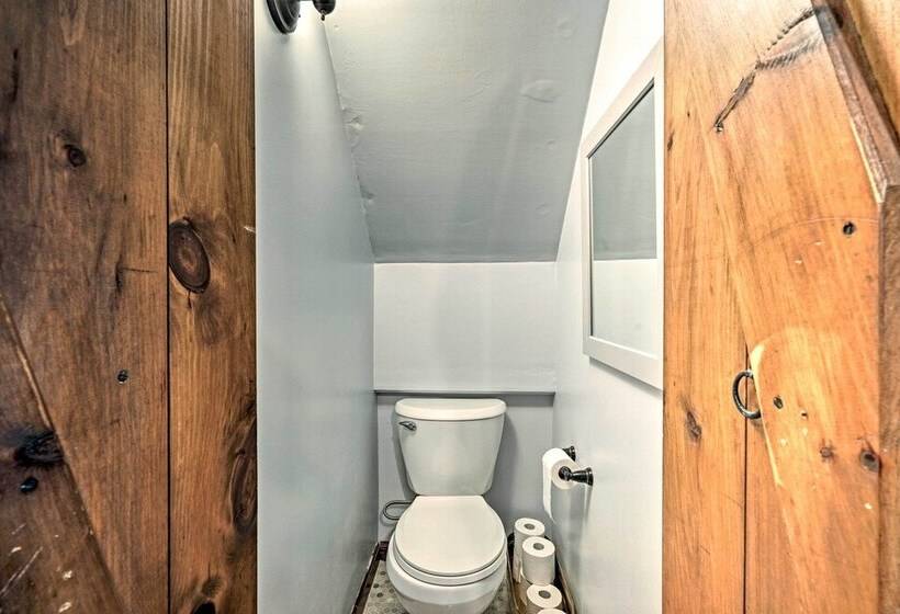 Cozy Treetop Hideaway Near Harriman Reservoir!