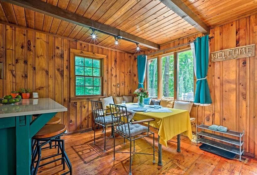 Cozy Treetop Hideaway Near Harriman Reservoir!