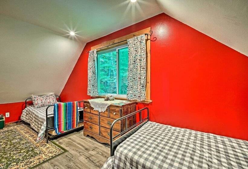 Cozy Treetop Hideaway Near Harriman Reservoir!