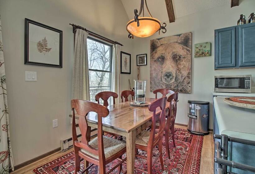 Cozy Wintergreen Cabin Near Mountain Inn & Slopes!