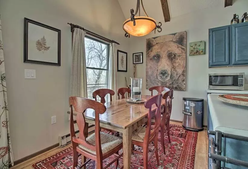 Cozy Wintergreen Cabin Near Mountain Inn & Slopes!