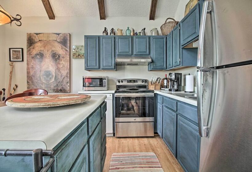 Cozy Wintergreen Cabin Near Mountain Inn & Slopes!