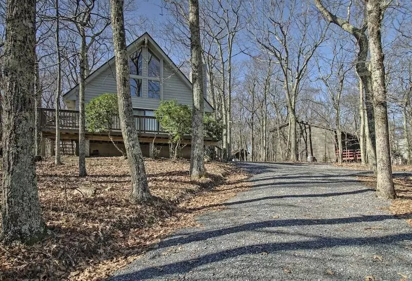 Cozy Wintergreen Cabin Near Mountain Inn & Slopes!