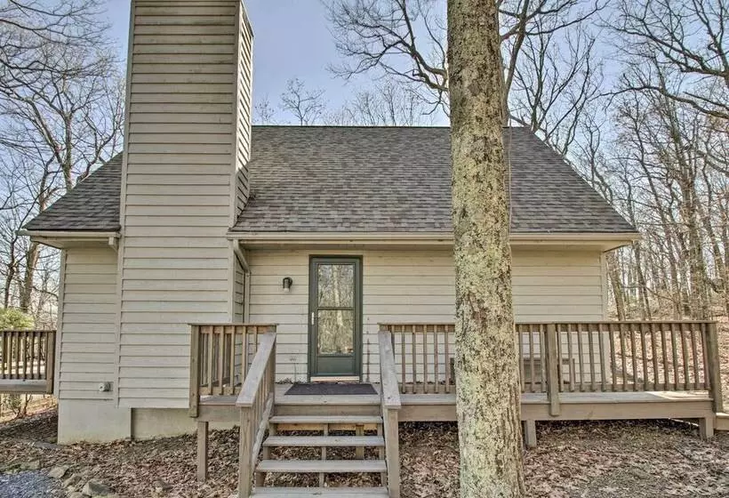 Cozy Wintergreen Cabin Near Mountain Inn & Slopes!