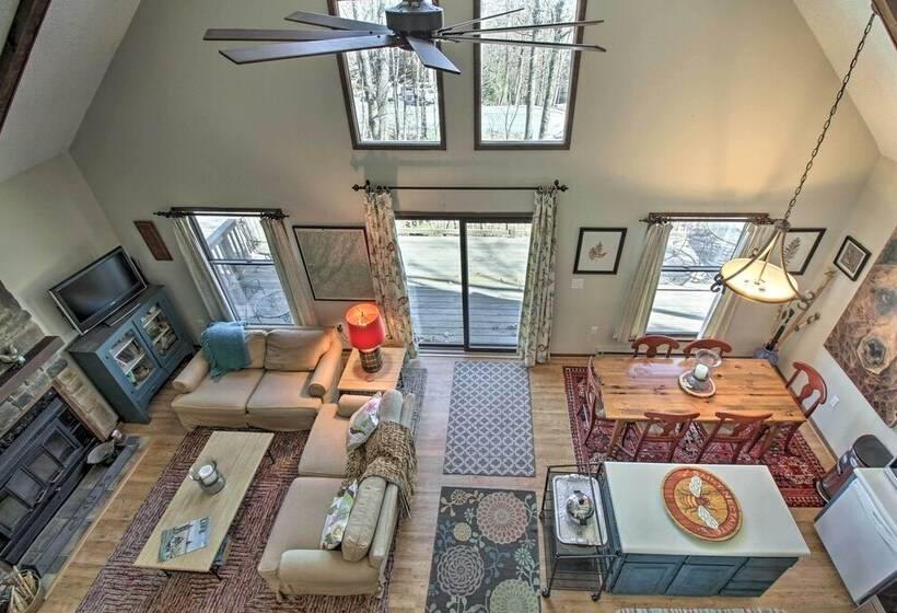 Cozy Wintergreen Cabin Near Mountain Inn & Slopes!