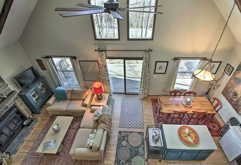 Cozy Wintergreen Cabin Near Mountain Inn & Slopes!