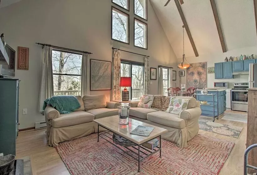 Cozy Wintergreen Cabin Near Mountain Inn & Slopes!