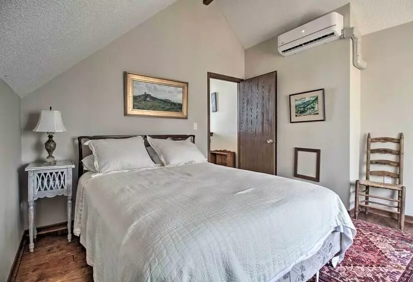 Cozy Wintergreen Cabin Near Mountain Inn & Slopes!