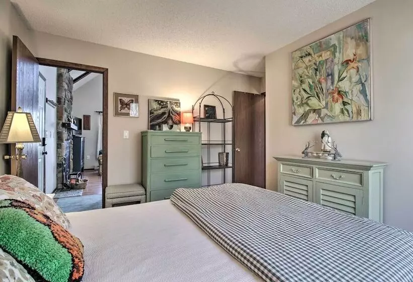 Cozy Wintergreen Cabin Near Mountain Inn & Slopes!