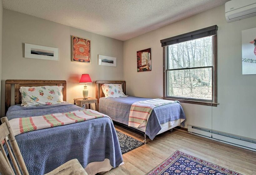 Cozy Wintergreen Cabin Near Mountain Inn & Slopes!