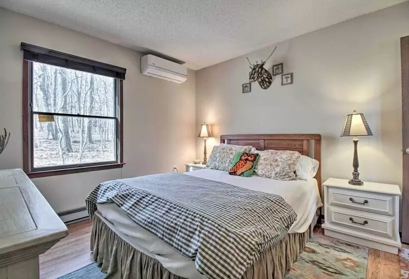 Cozy Wintergreen Cabin Near Mountain Inn & Slopes!