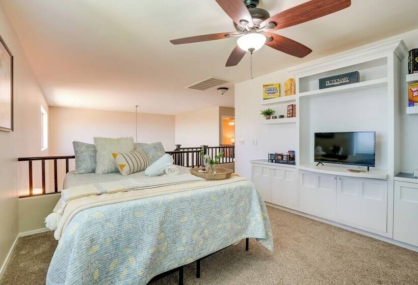 Spacious Goodyear Home W/ Hot Tub & Pool!