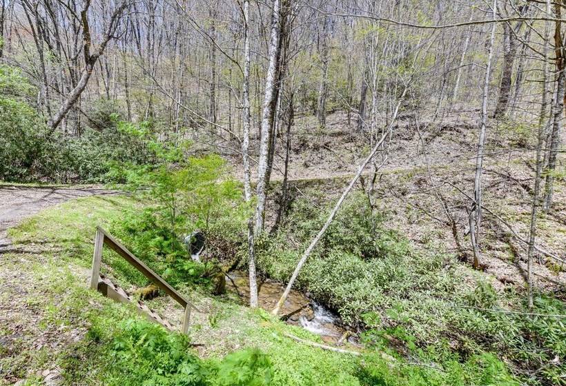 Hillside Cabin + Grill Near Smoky Mountains