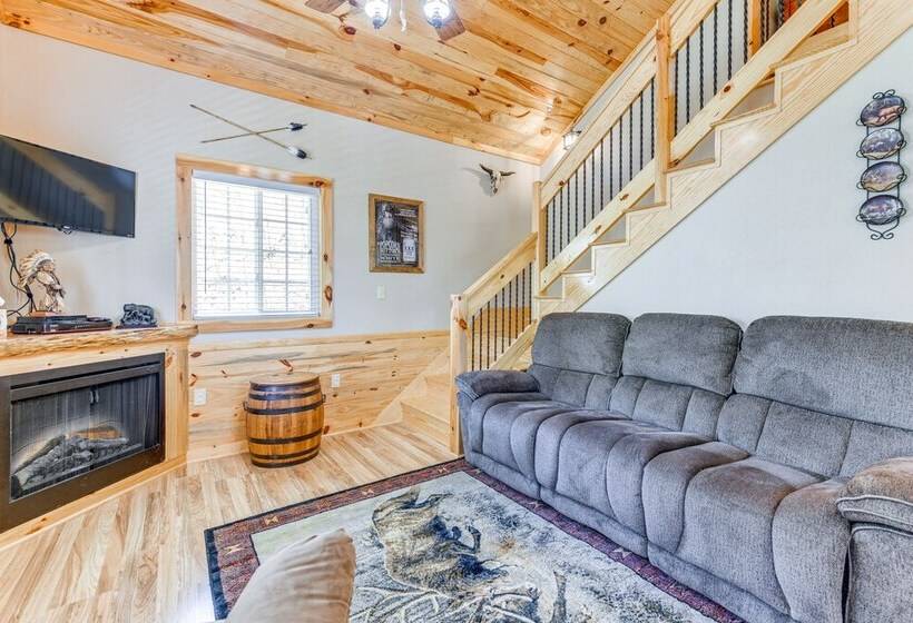 Hillside Cabin + Grill Near Smoky Mountains