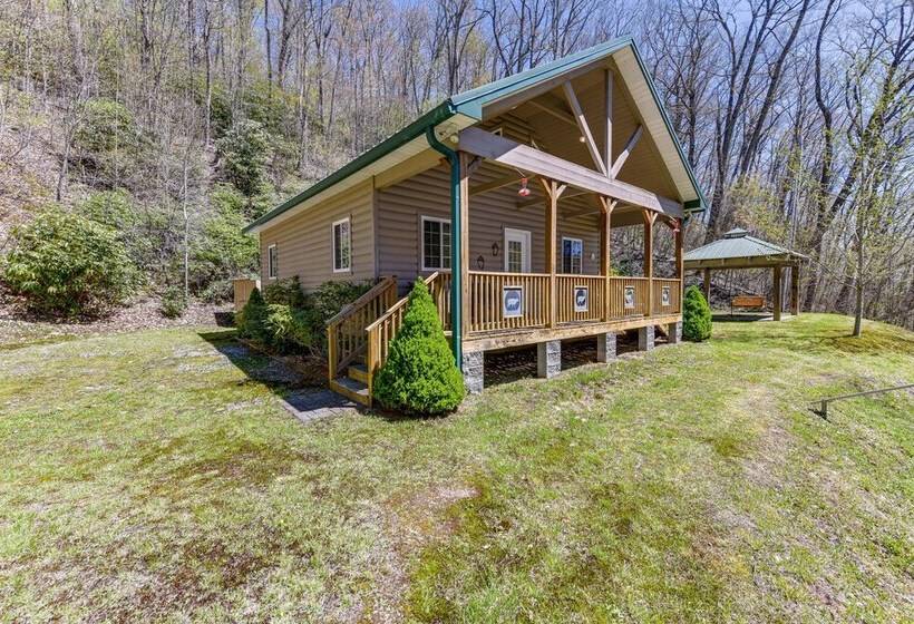 Hillside Cabin + Grill Near Smoky Mountains