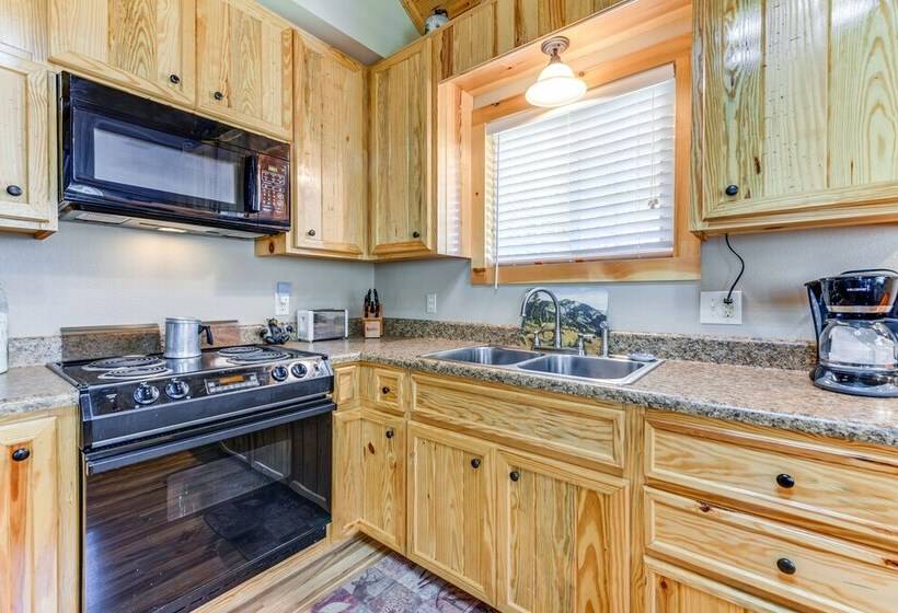 Hillside Cabin + Grill Near Smoky Mountains