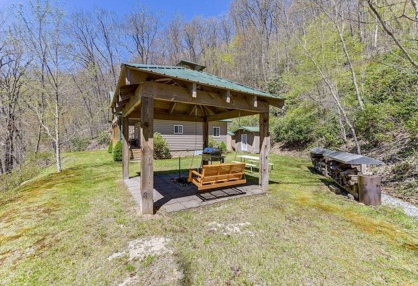 Hillside Cabin + Grill Near Smoky Mountains