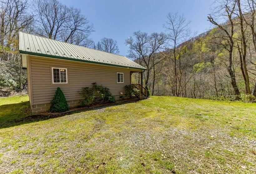 Hillside Cabin + Grill Near Smoky Mountains