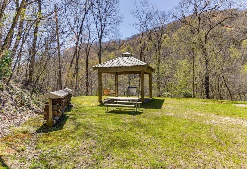 Hillside Cabin + Grill Near Smoky Mountains