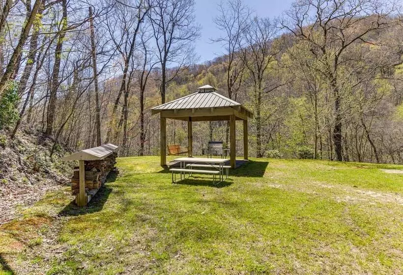 Hillside Cabin + Grill   Near Smoky Mountains