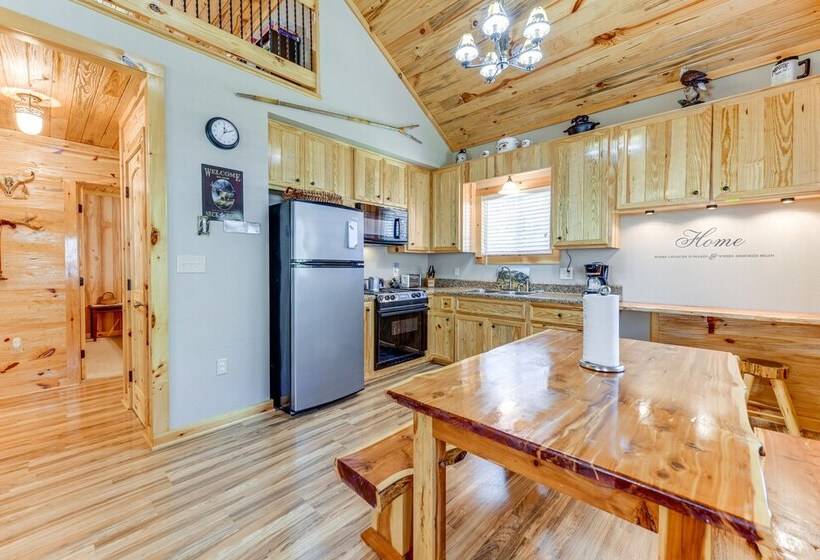 Hillside Cabin + Grill Near Smoky Mountains