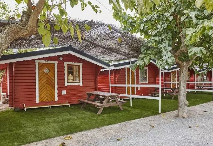 Hotelli Camping Tres Estrellas Mediterráneo