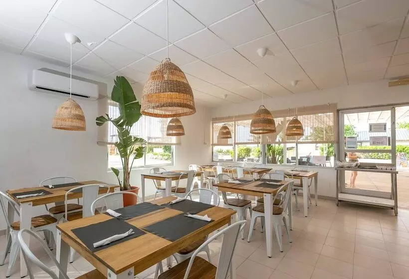 Hotelli Camping Tres Estrellas Mediterráneo