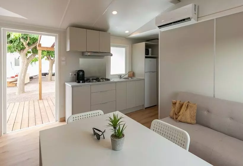 Hotelli Camping Tres Estrellas Mediterráneo