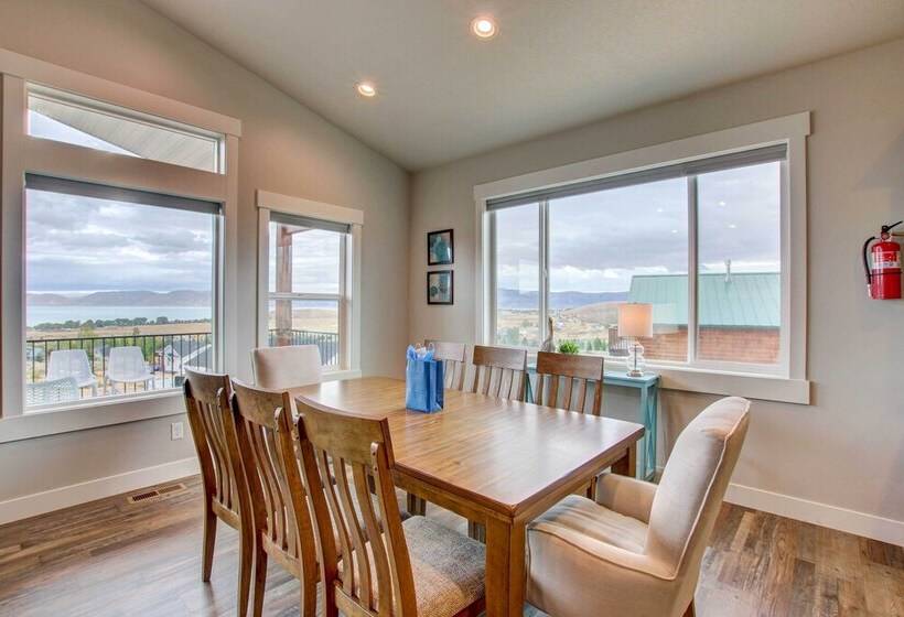 Lake View Escape W/ Private Beach Resort Access!