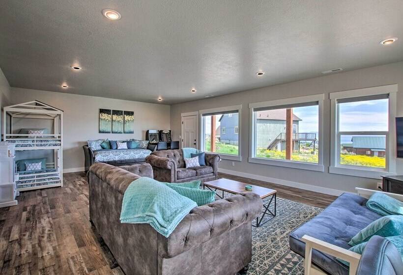 Lake View Escape W/ Private Beach Resort Access!