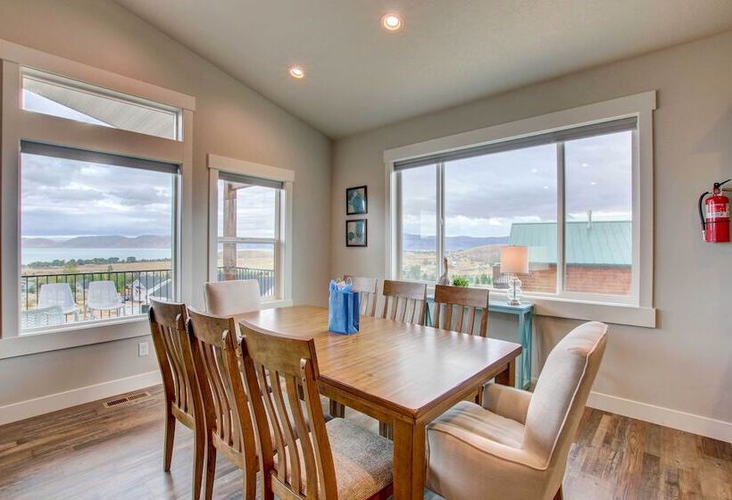 Lake View Escape W/ Private Beach Resort Access!