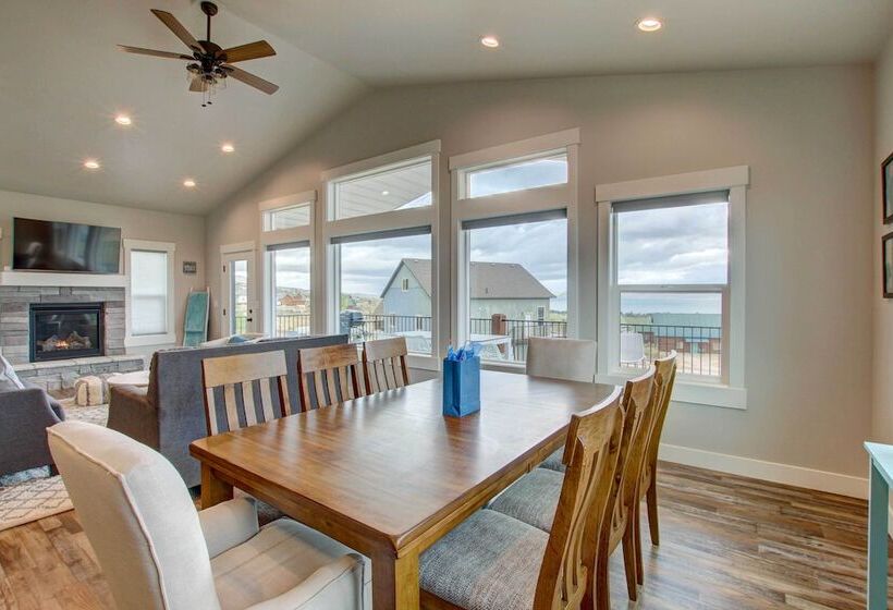 Lake View Escape W/ Private Beach Resort Access!