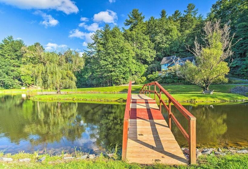 Lakefront Hendersonville Cabin Near Fishing!