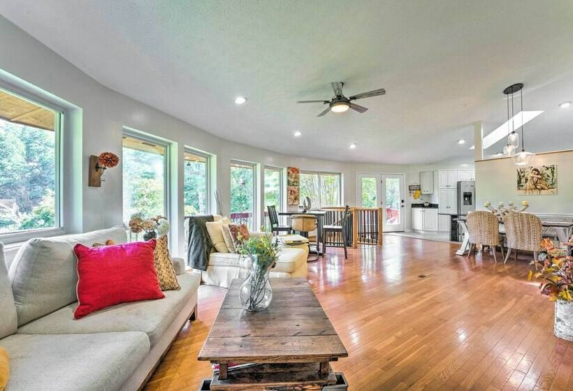 Lakefront Hendersonville Cabin Near Fishing!