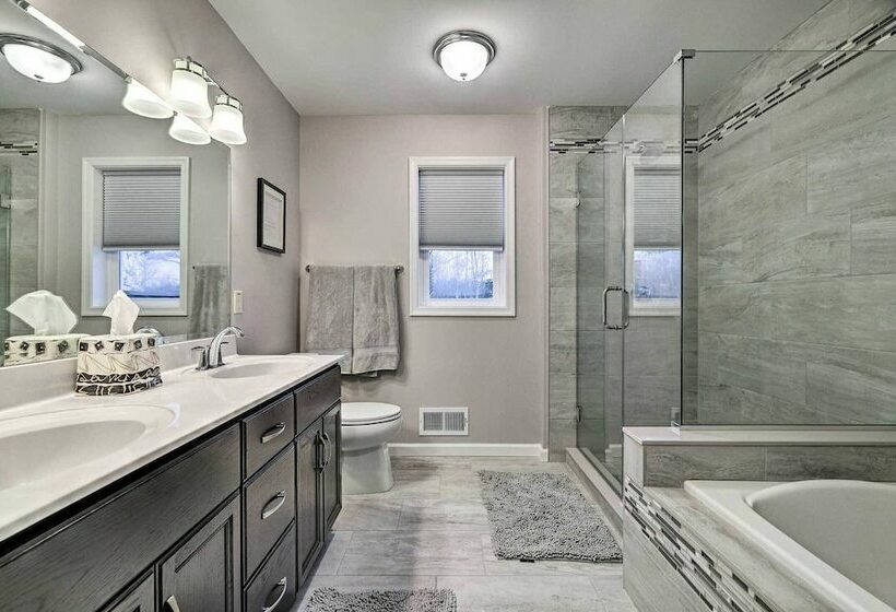 Lakefront Long Pond Home W/ Deck!