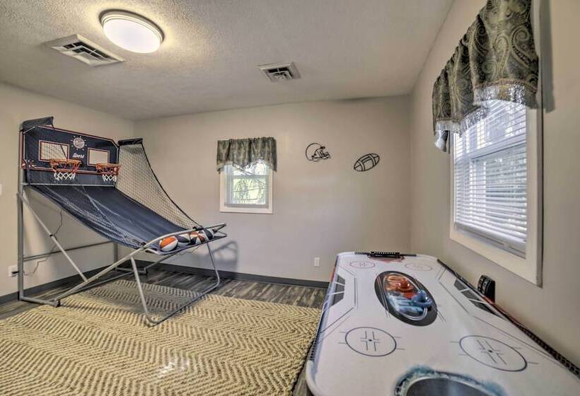 Near Mines & Meadows: Spacious Home W/ Game Room