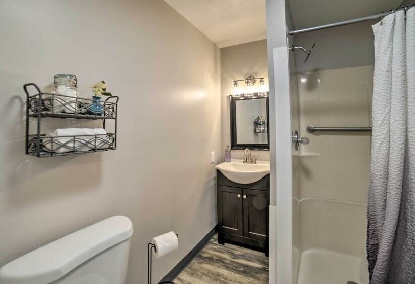 Near Mines & Meadows: Spacious Home W/ Game Room