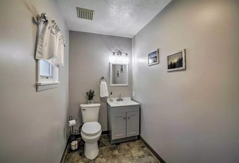 Near Mines & Meadows: Spacious Home W/ Game Room