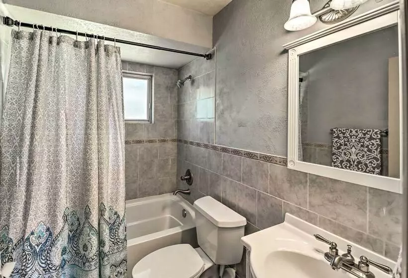 Large Home W/ Games: Walk To Bull Shoal Lake!