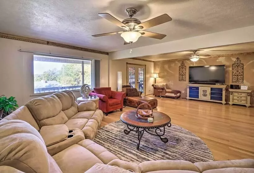 Large Home W/ Games: Walk To Bull Shoal Lake!