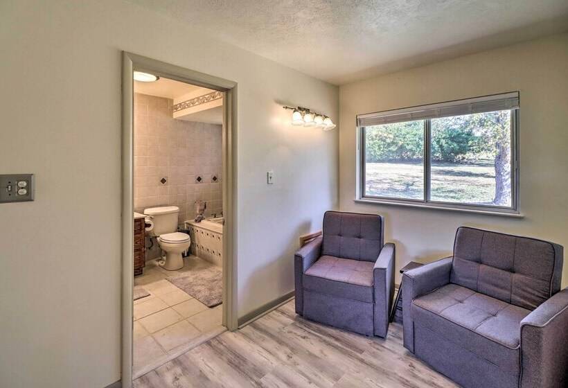 Large Home W/ Games: Walk To Bull Shoal Lake!