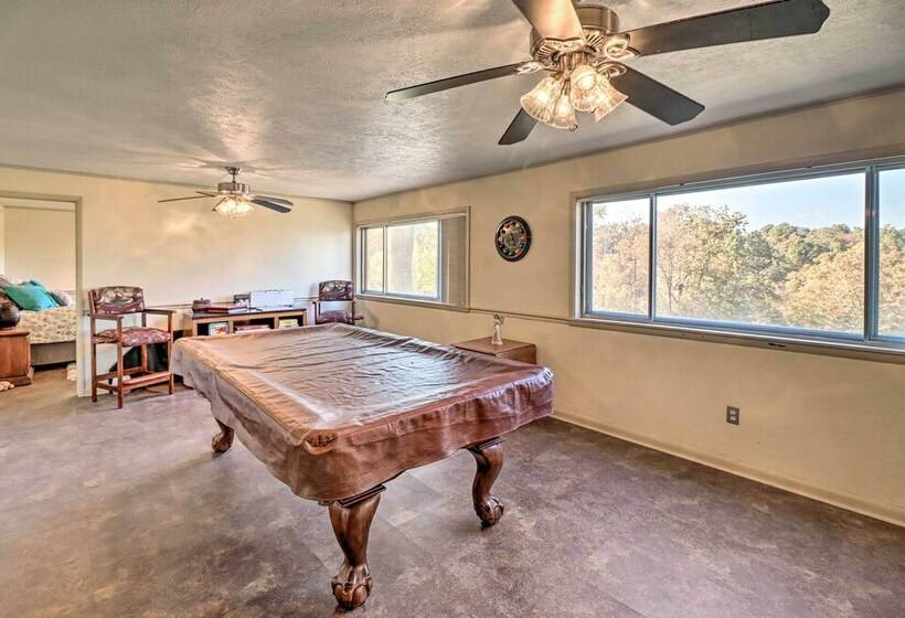 Large Home W/ Games: Walk To Bull Shoal Lake!