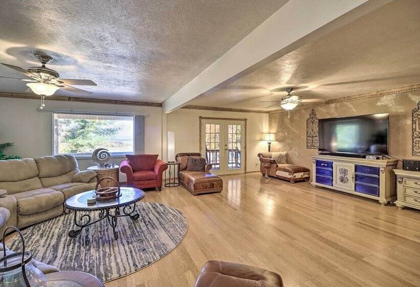 Large Home W/ Games: Walk To Bull Shoal Lake!